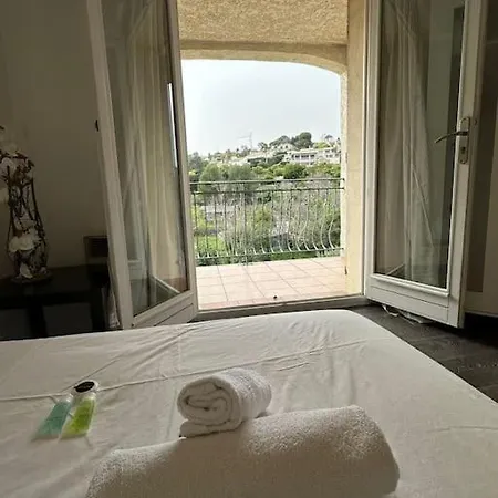 Constance 3 - Spacieux En Dernier étage Appartement Antibes