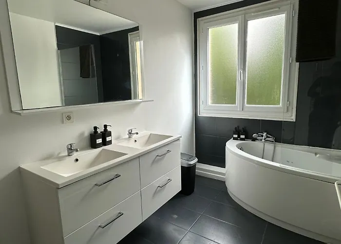 Constance 3 - Spacieux En Dernier Etage Daire Antibes